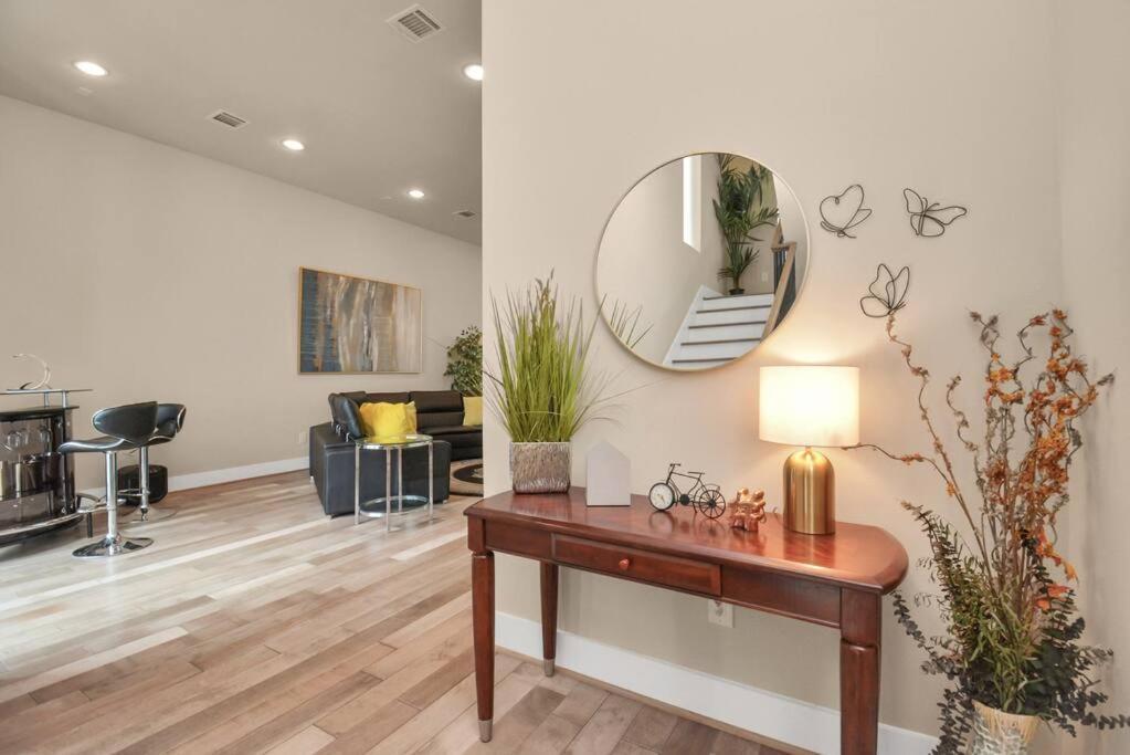 Beautiful Luxurious Houston Galleria Home Exteriör bild